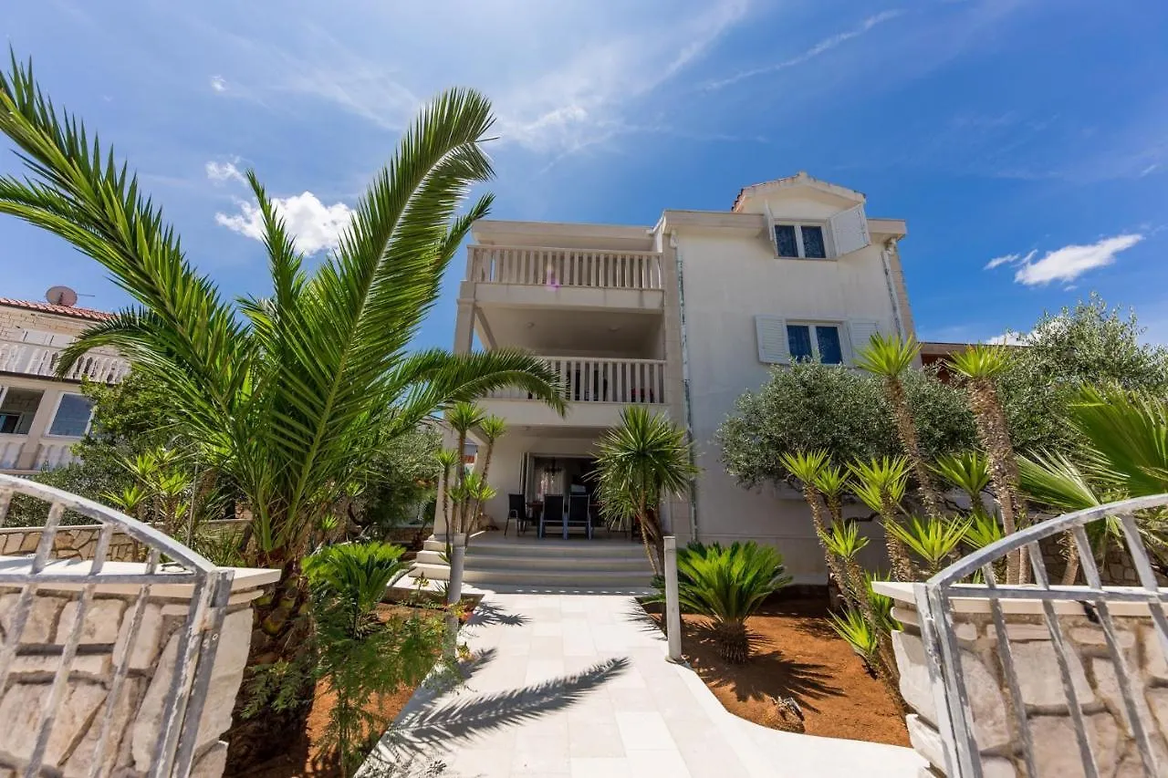 Apartment Arbanija 14825B Trogir