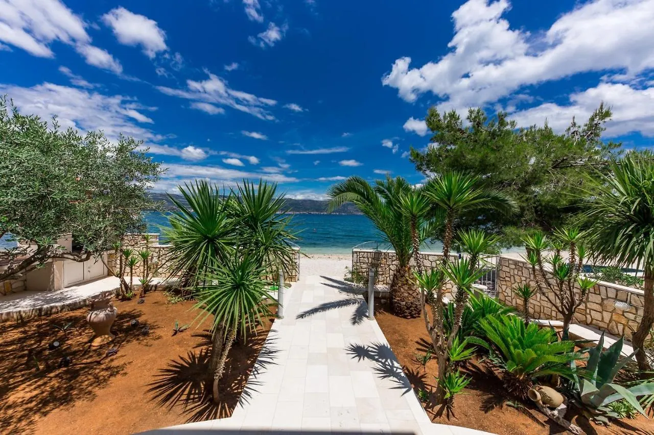 Apartment Arbanija 14825B Trogir